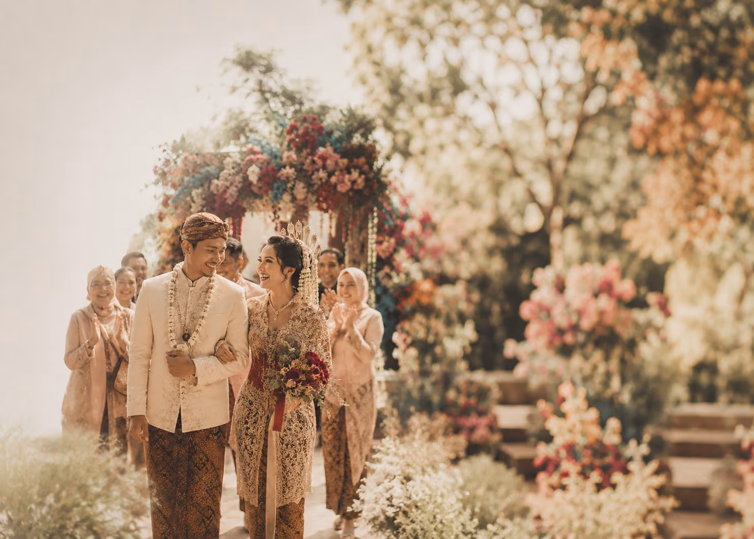 Pasangan Sanda &amp; Sandi di hari pernikahan (placeholder)